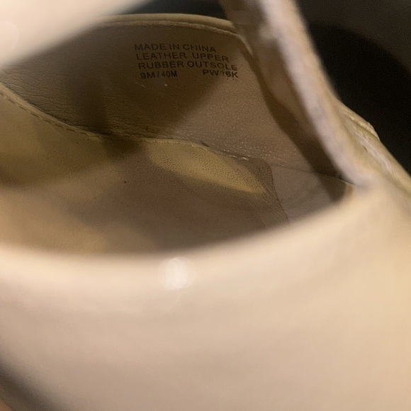 Michael Kors wedges sandals in a size 9 women’s. - Picture 7 of 7